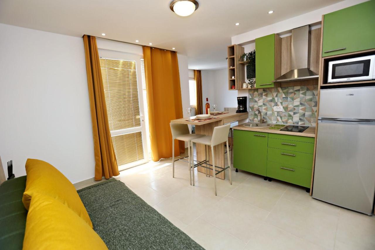 Apartments Oktopus ซูโตมอเร ภายนอก รูปภาพ