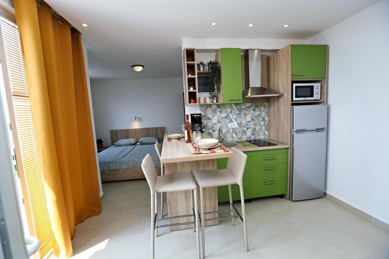 Apartments Oktopus ซูโตมอเร ภายนอก รูปภาพ