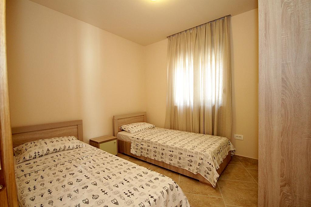 Apartments Oktopus ซูโตมอเร ภายนอก รูปภาพ