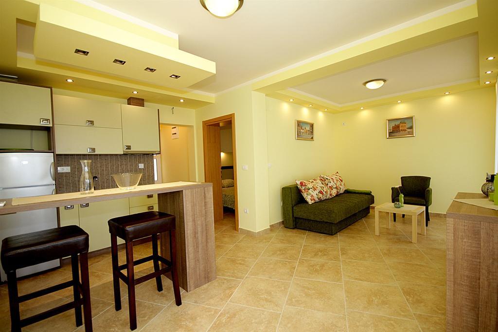 Apartments Oktopus ซูโตมอเร ภายนอก รูปภาพ